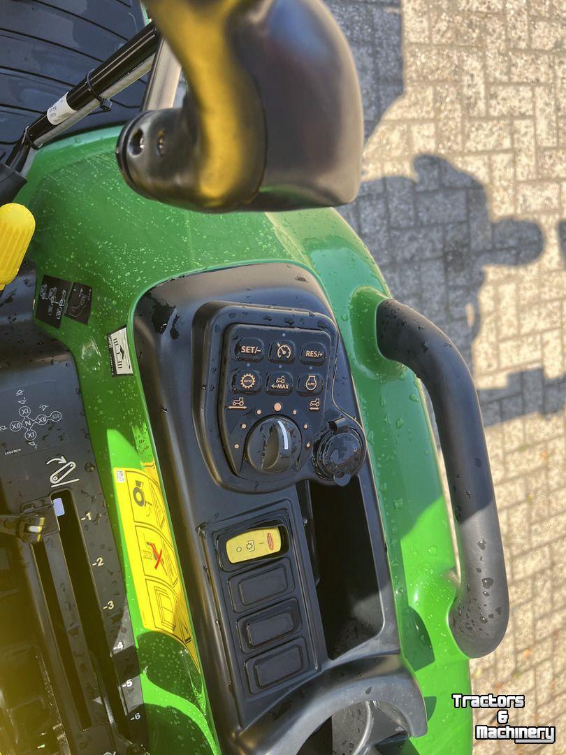 Small-track Tractor John Deere 3046R