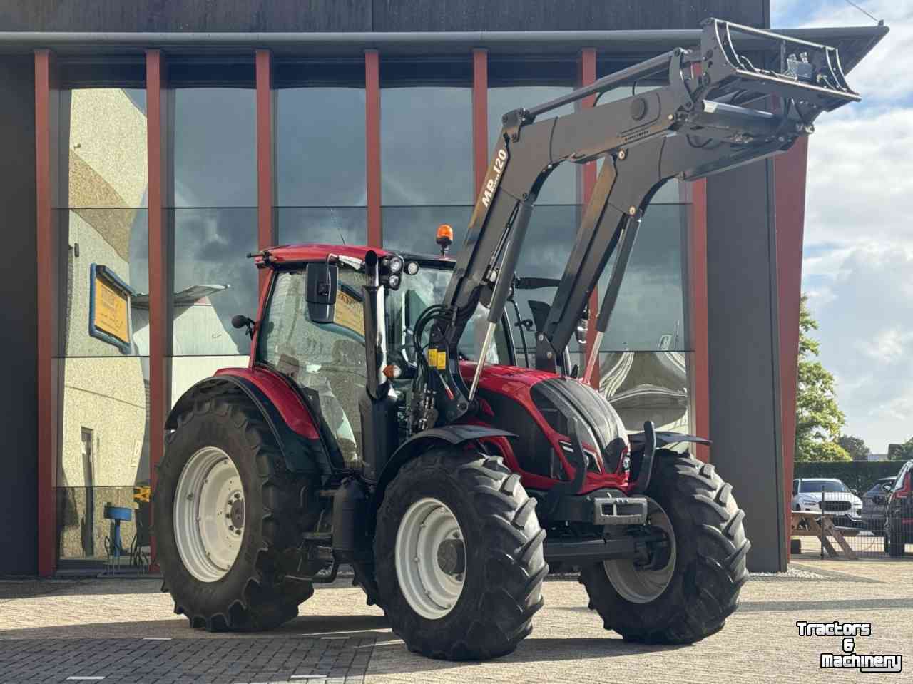 Tractor Valtra N 134H5 Hitech vol geveerd lucht Frontlader Manip 120  3692u