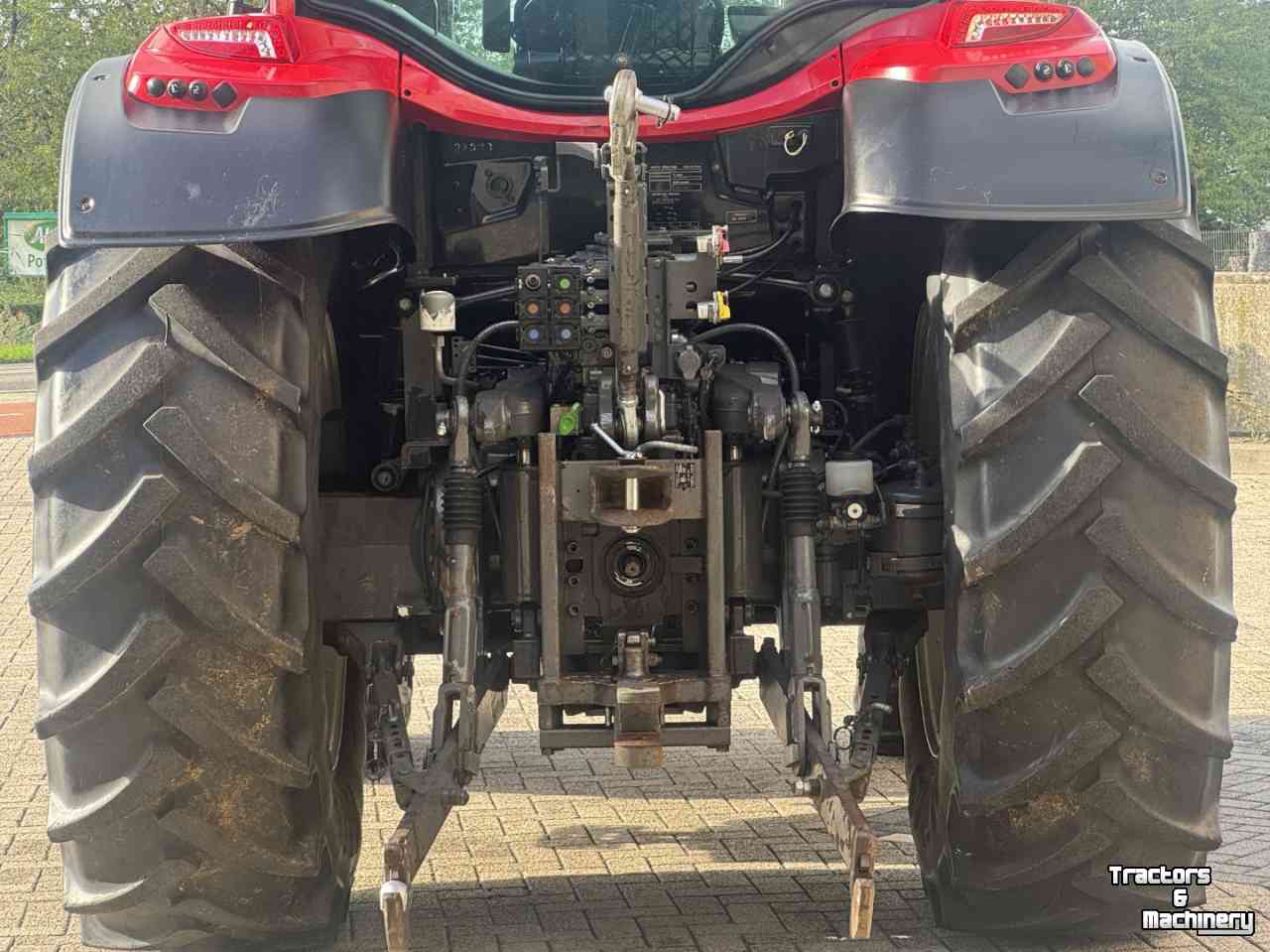 Tractor Valtra N 134H5 Hitech vol geveerd lucht Frontlader Manip 120  3692u