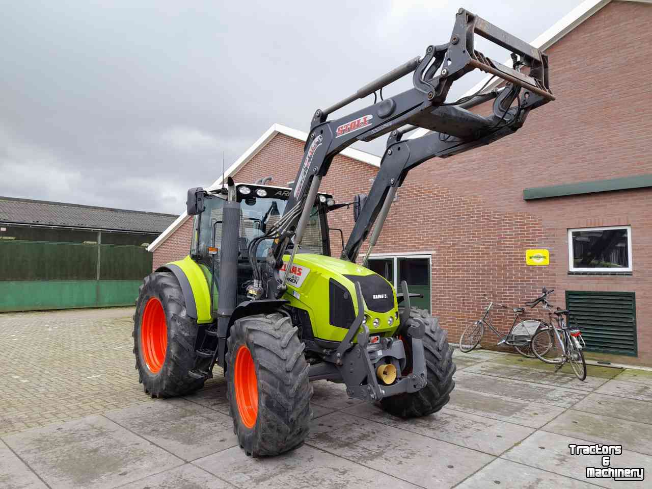 Tractors Claas Arion 430 Cis Fronthef PTO voorlader frontloader