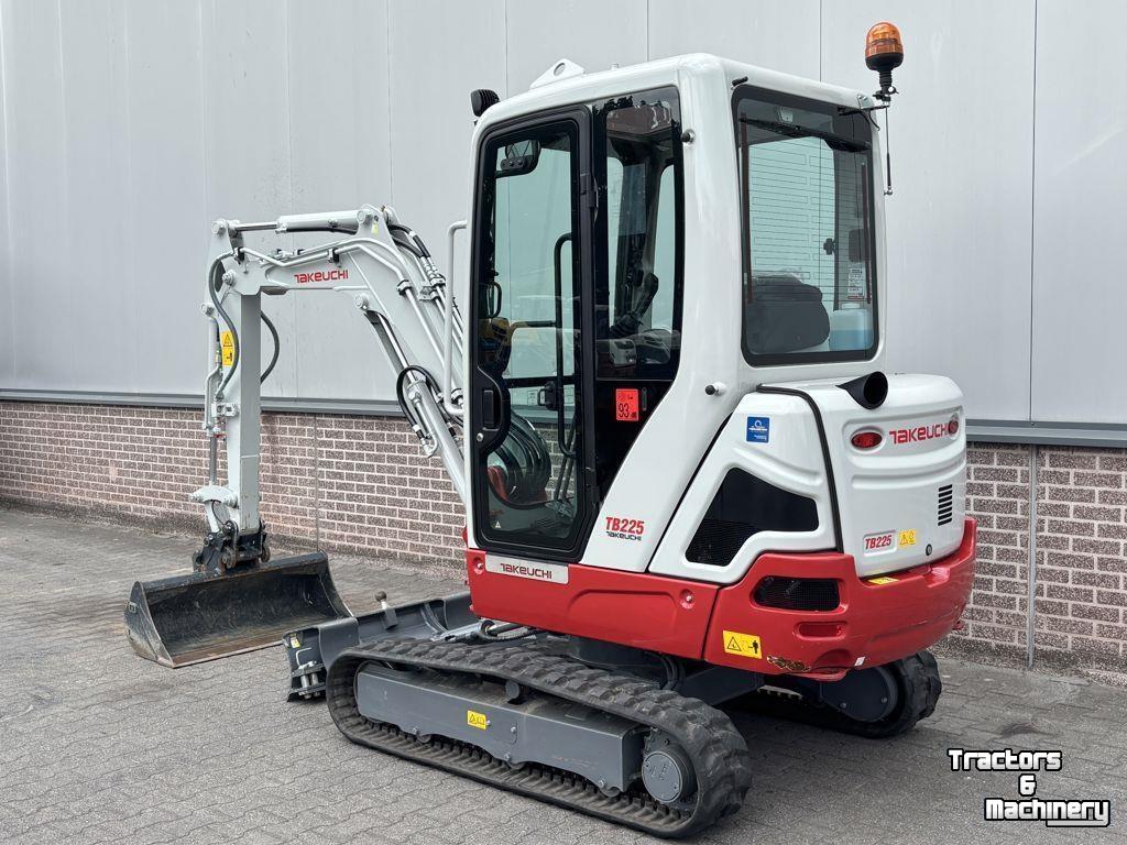 Mini-Excavator Takeuchi TB225