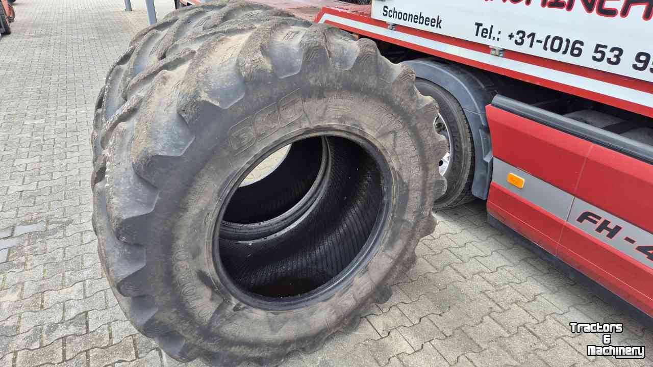 Wheels, Tyres, Rims & Dual spacers BKT IF600/70R30 AgriMaxSirio banden 27mm