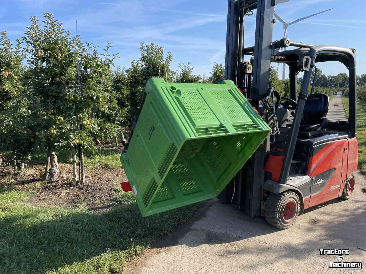 Bulk box tipper  Kistenkantelaar Fem 2 zijkantelaar