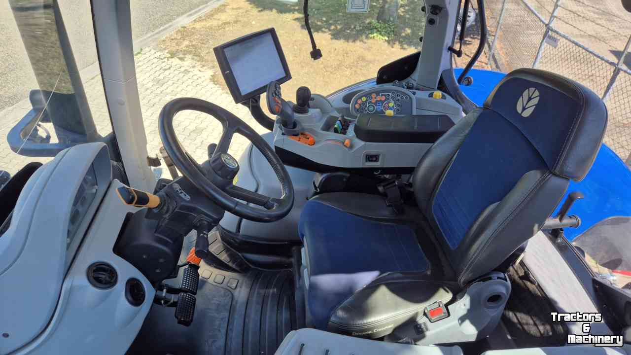 Tractor New Holland T7.315 HD AC 40Kmh. Lucht, Fronthef, geveerde vooras en cabine.