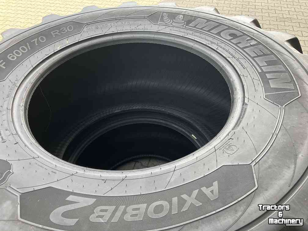 Wheels, Tyres, Rims & Dual spacers Michelin MIchelin Axiobib 2 VF 600/70 X 30