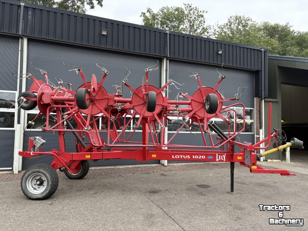 Tedder Lely Lotus 1020
