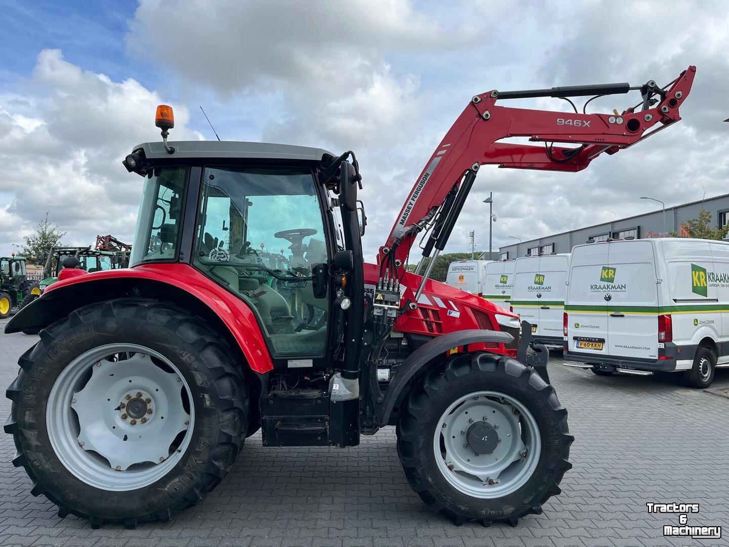 Tractor Massey Ferguson 5712SL Dyna 4 trekker