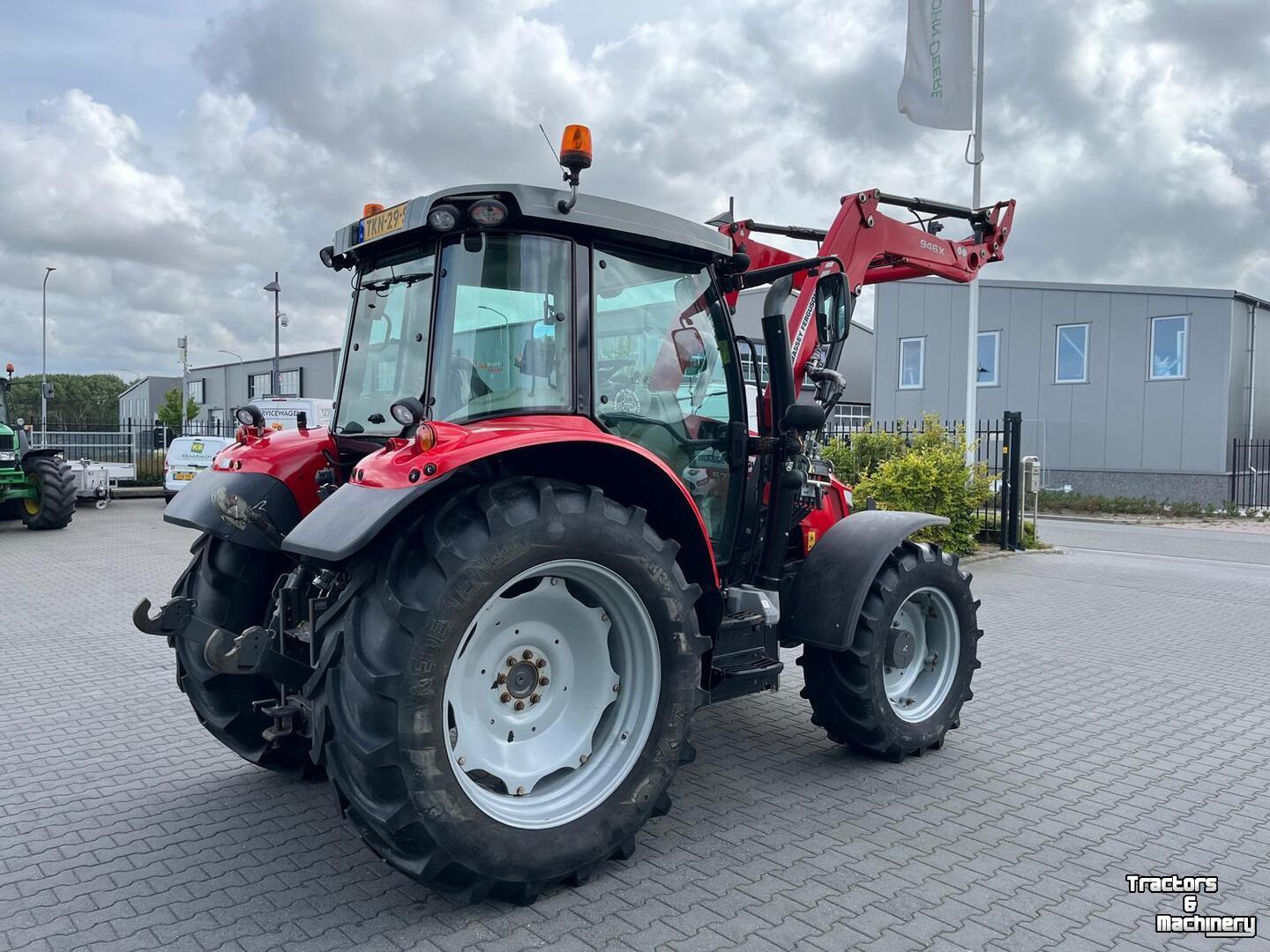 Tractor Massey Ferguson 5712SL Dyna 4 trekker