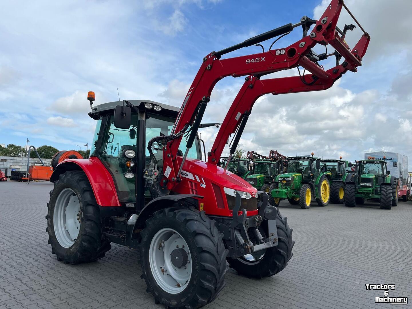Tractor Massey Ferguson 5712SL Dyna 4 trekker