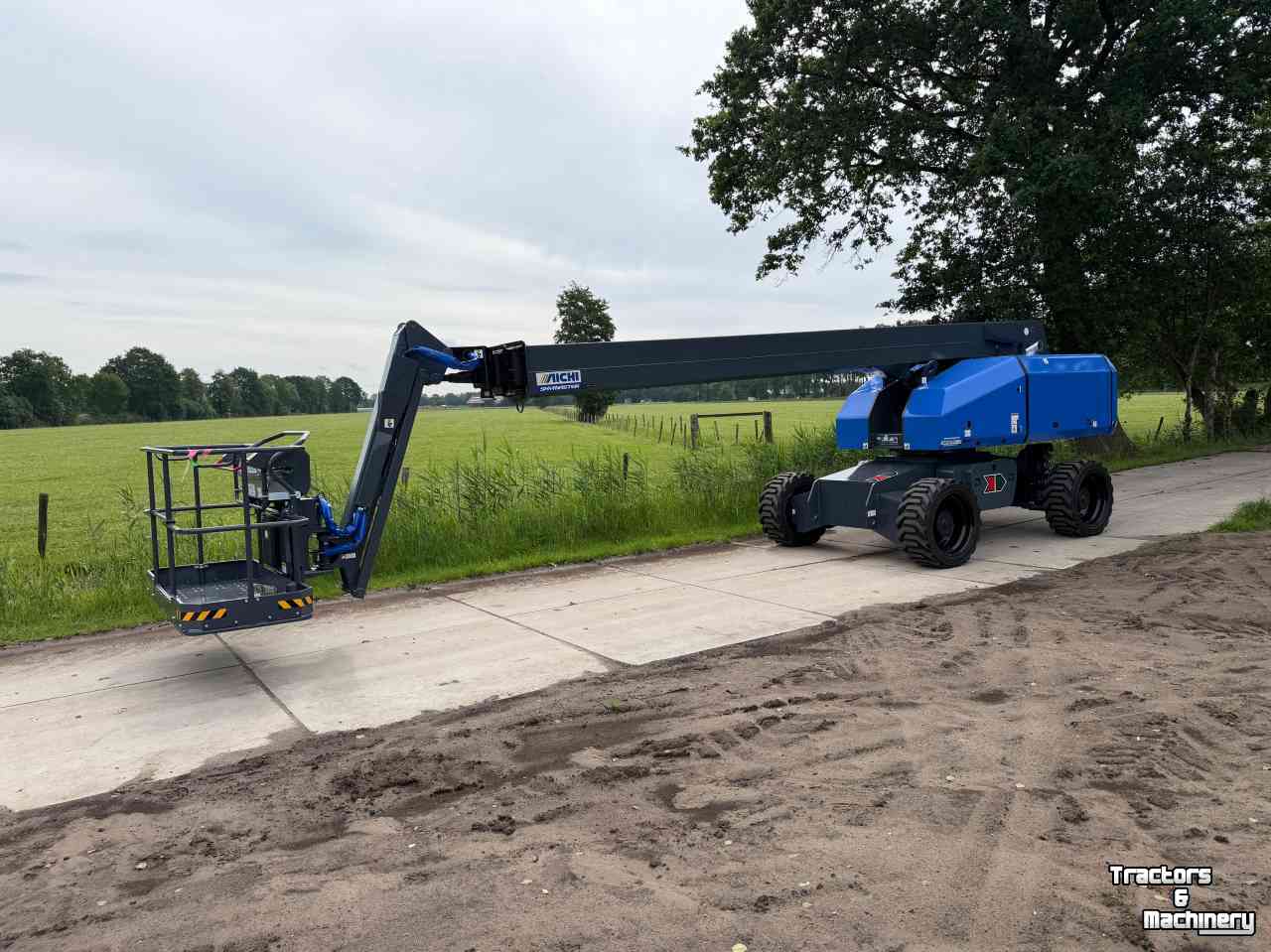 Articulated platforms Aichi SP21CJM telescopische hoogwerker