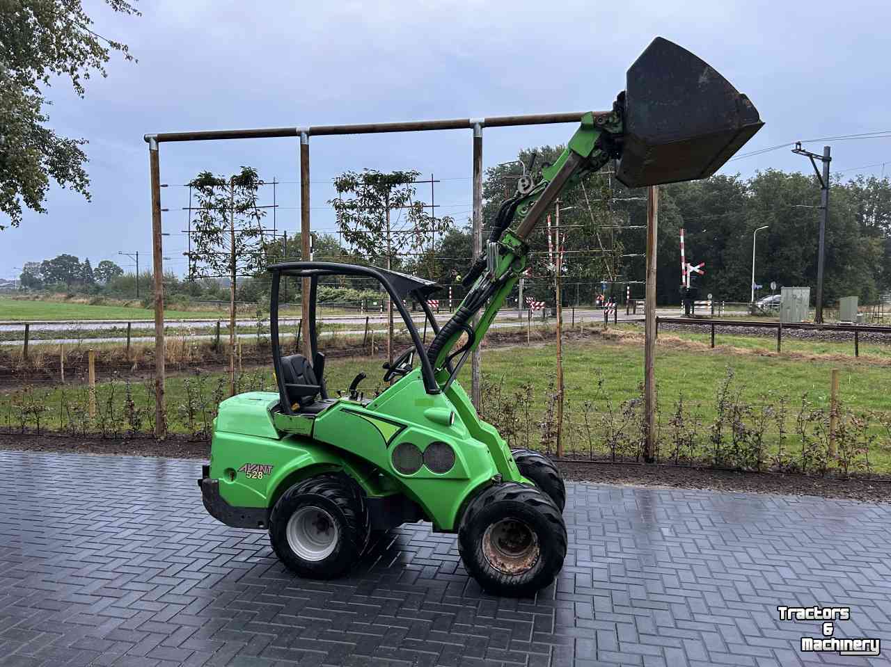Wheelloader Avant 528
