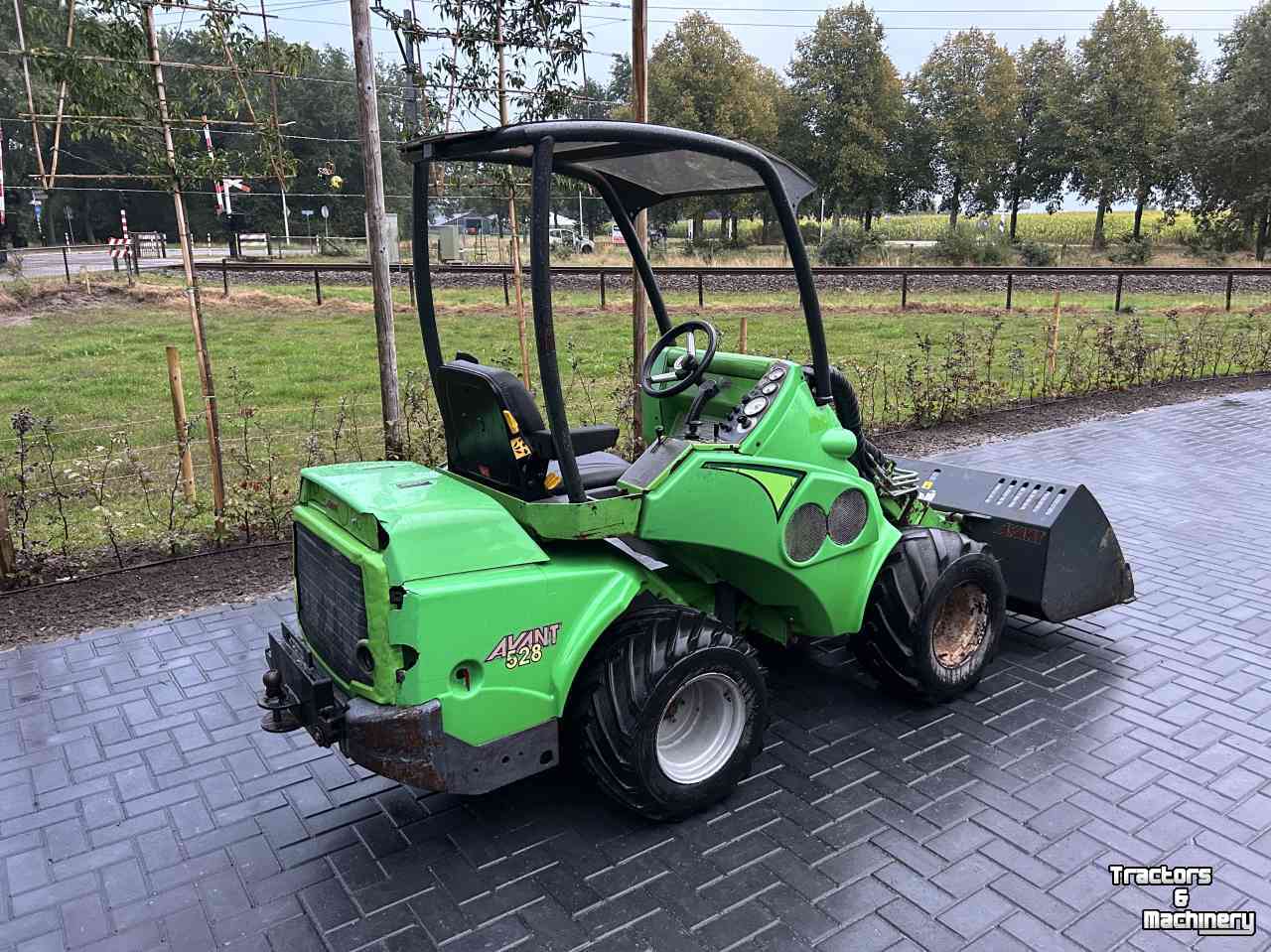 Wheelloader Avant 528