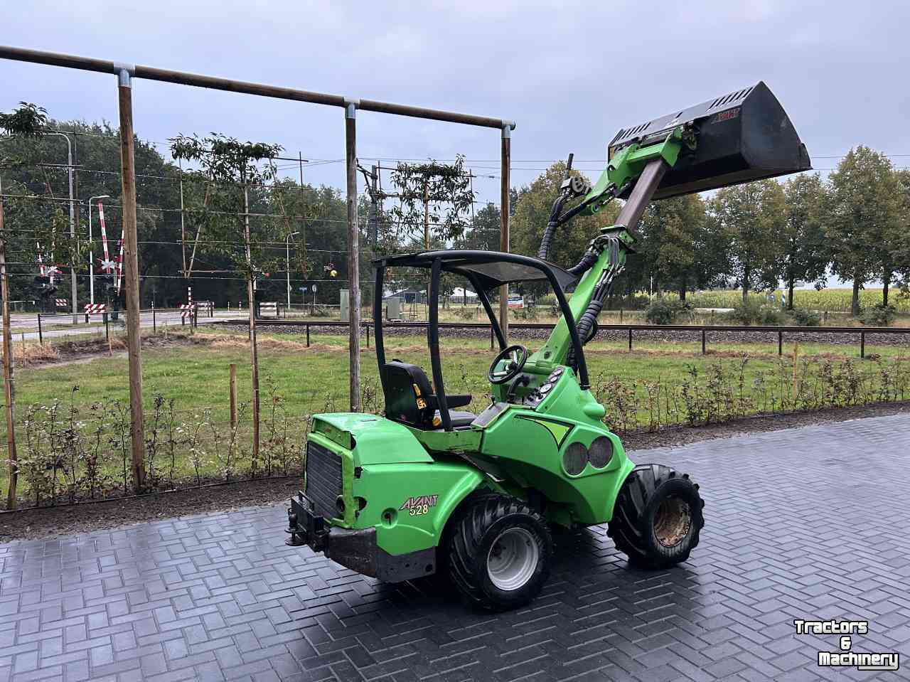 Wheelloader Avant 528