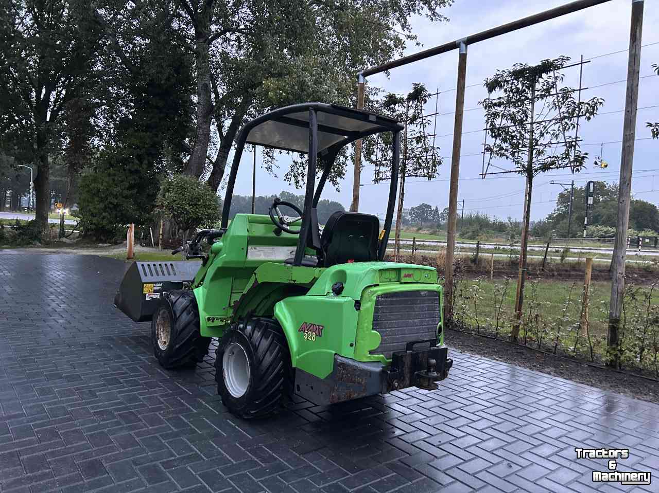 Wheelloader Avant 528