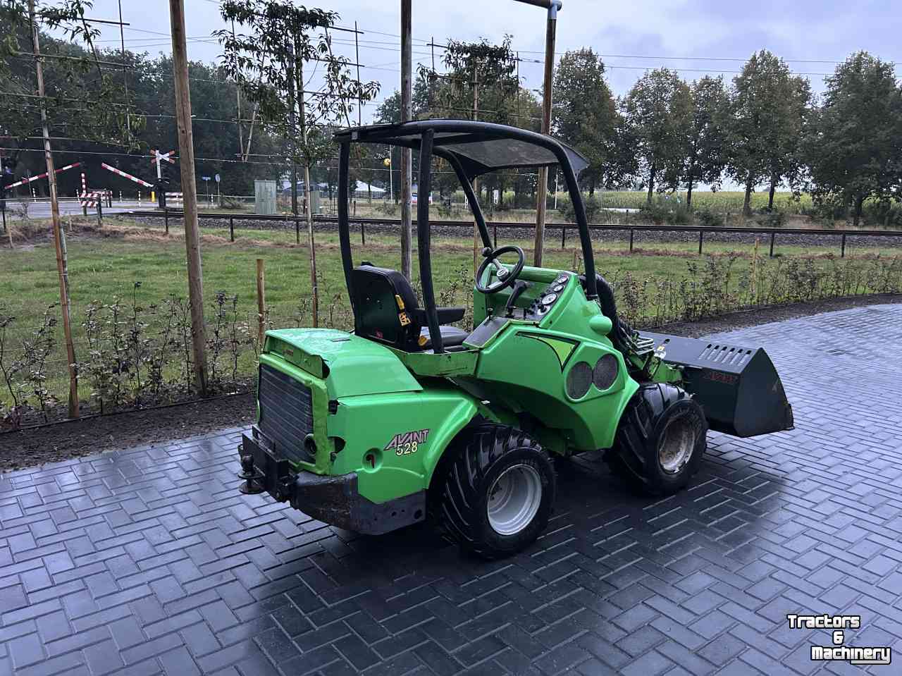 Wheelloader Avant 528