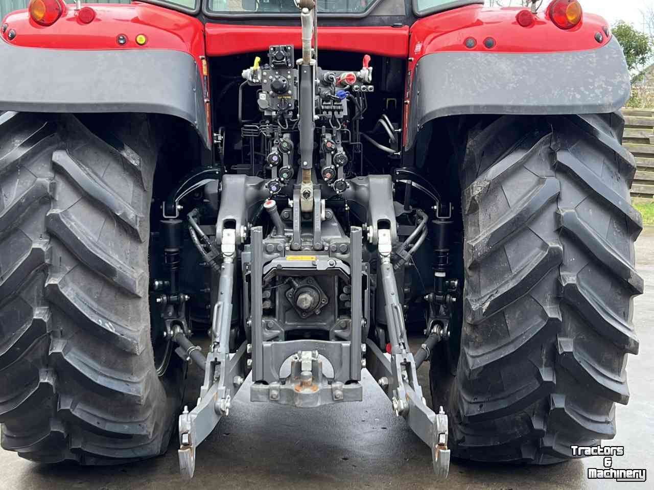 Tractors Massey Ferguson 6715S DynaVT Efficient