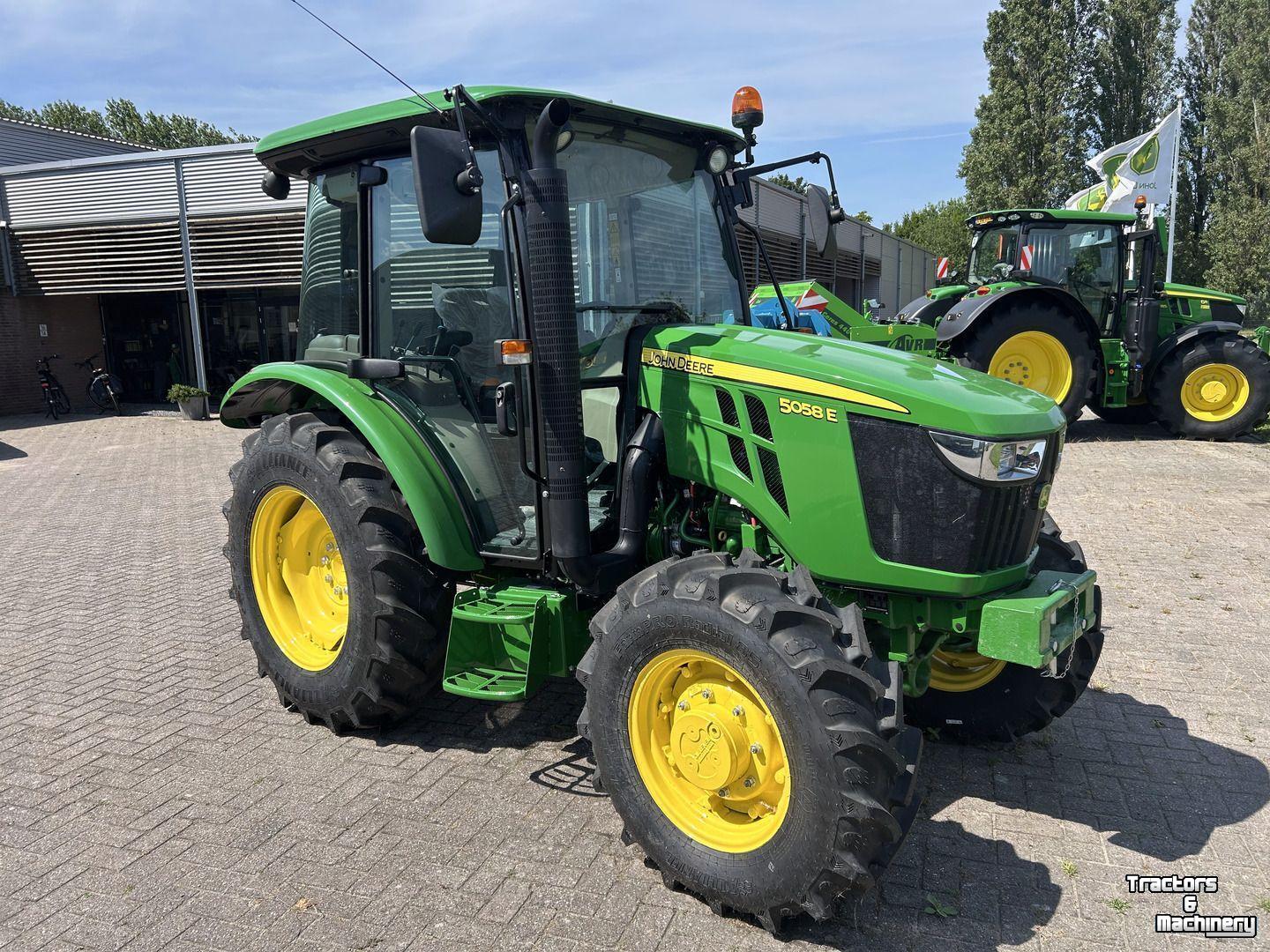 Tractor John Deere 5058E