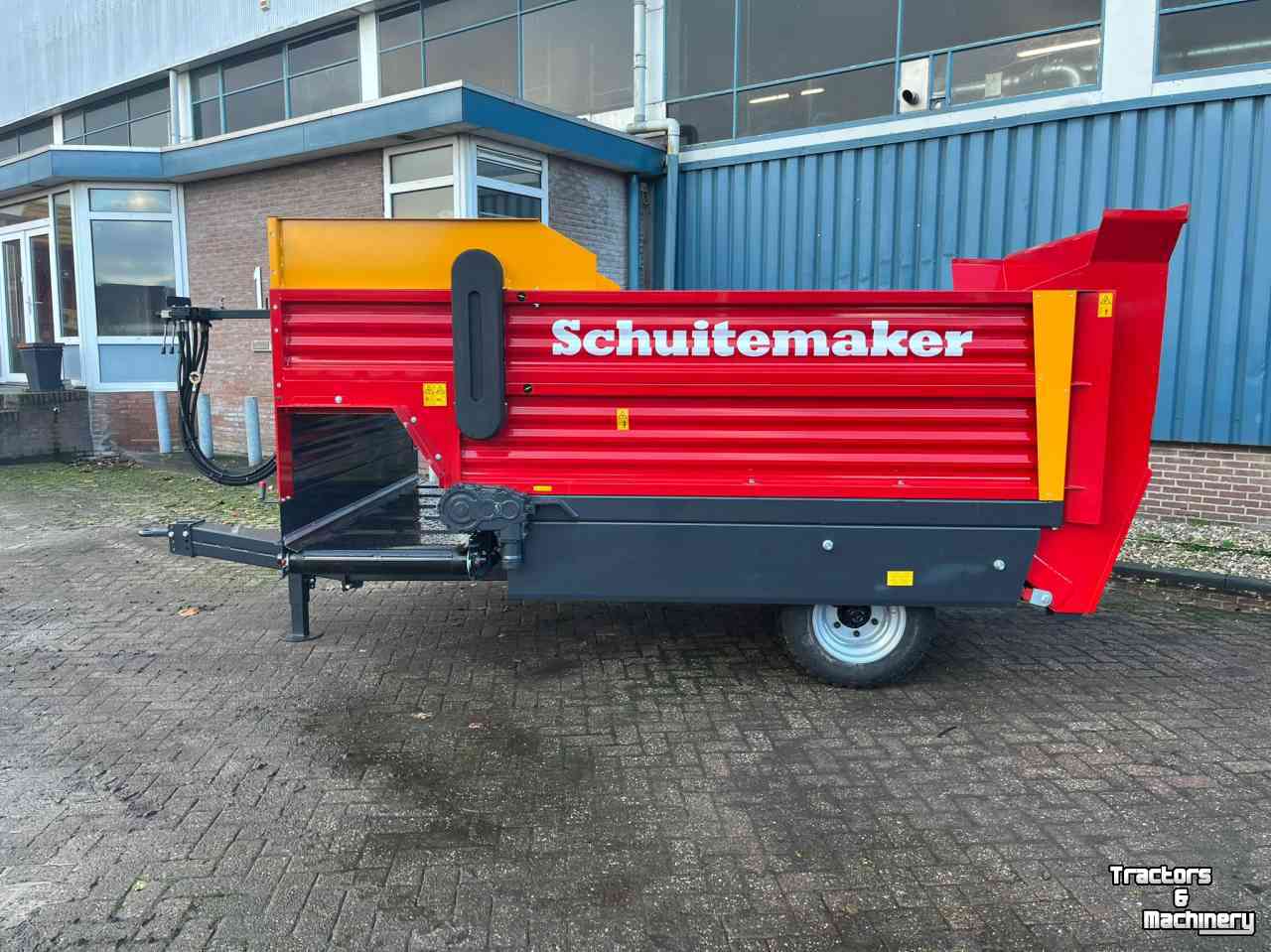 Silage-block distribution wagon Schuitemaker Amigo 20S/30W/40S