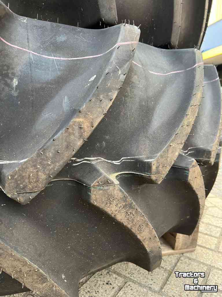 Wheels, Tyres, Rims & Dual spacers Mitas 540/65R34 NIEUW incl. NH velgen
