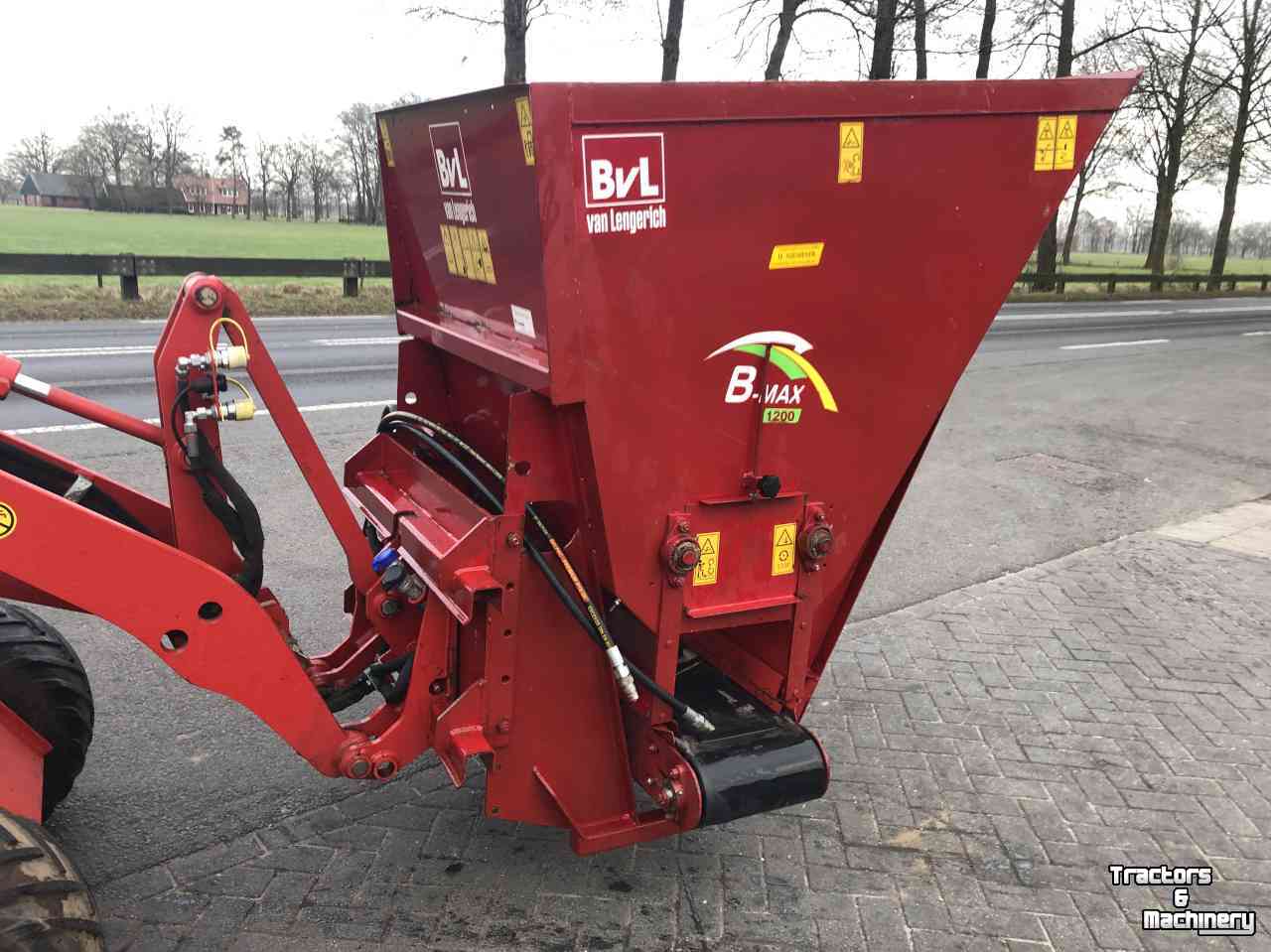 Sawdust spreader for boxes BVL B-max 1200-VS