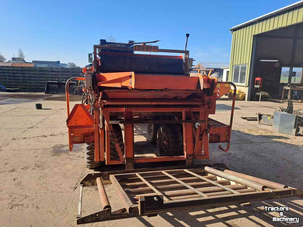 Bulb harvester Nobels 3 BC getrokken rooimachine op spoor 1.800 mm.