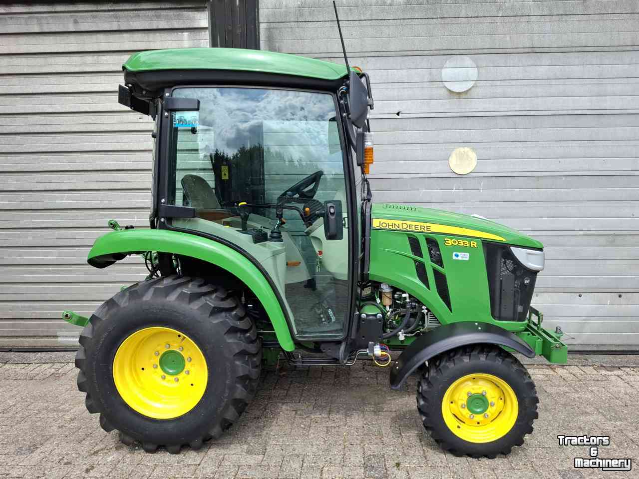 Horticultural Tractors John Deere 3033R compact tractor smalspoor hydrostaat tuin en park communal kleine trekker mini