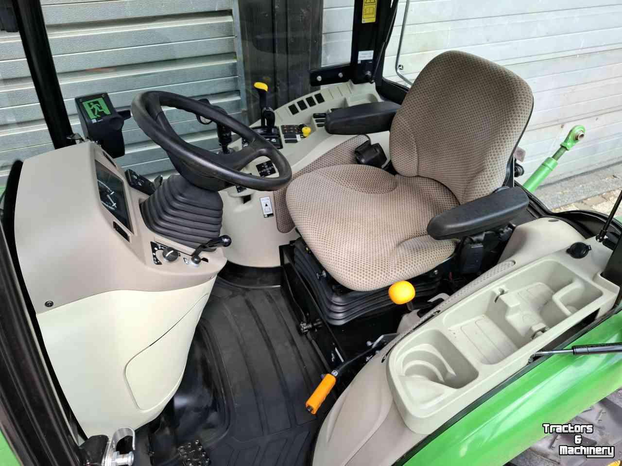 Horticultural Tractors John Deere 3033R compact tractor smalspoor hydrostaat tuin en park communal kleine trekker mini