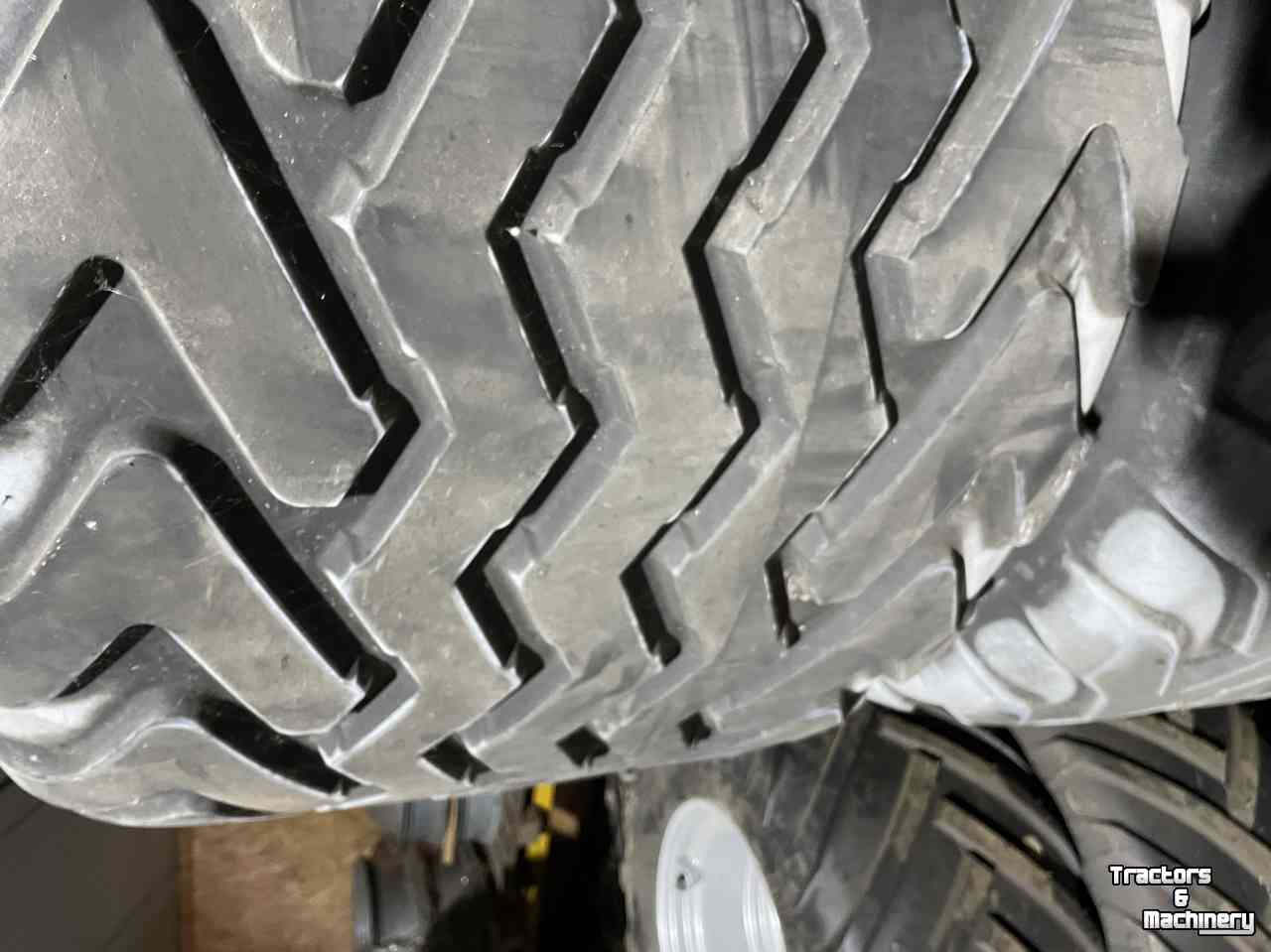 Wheels, Tyres, Rims & Dual spacers Vredestein Flotation pro 710/40R22.5