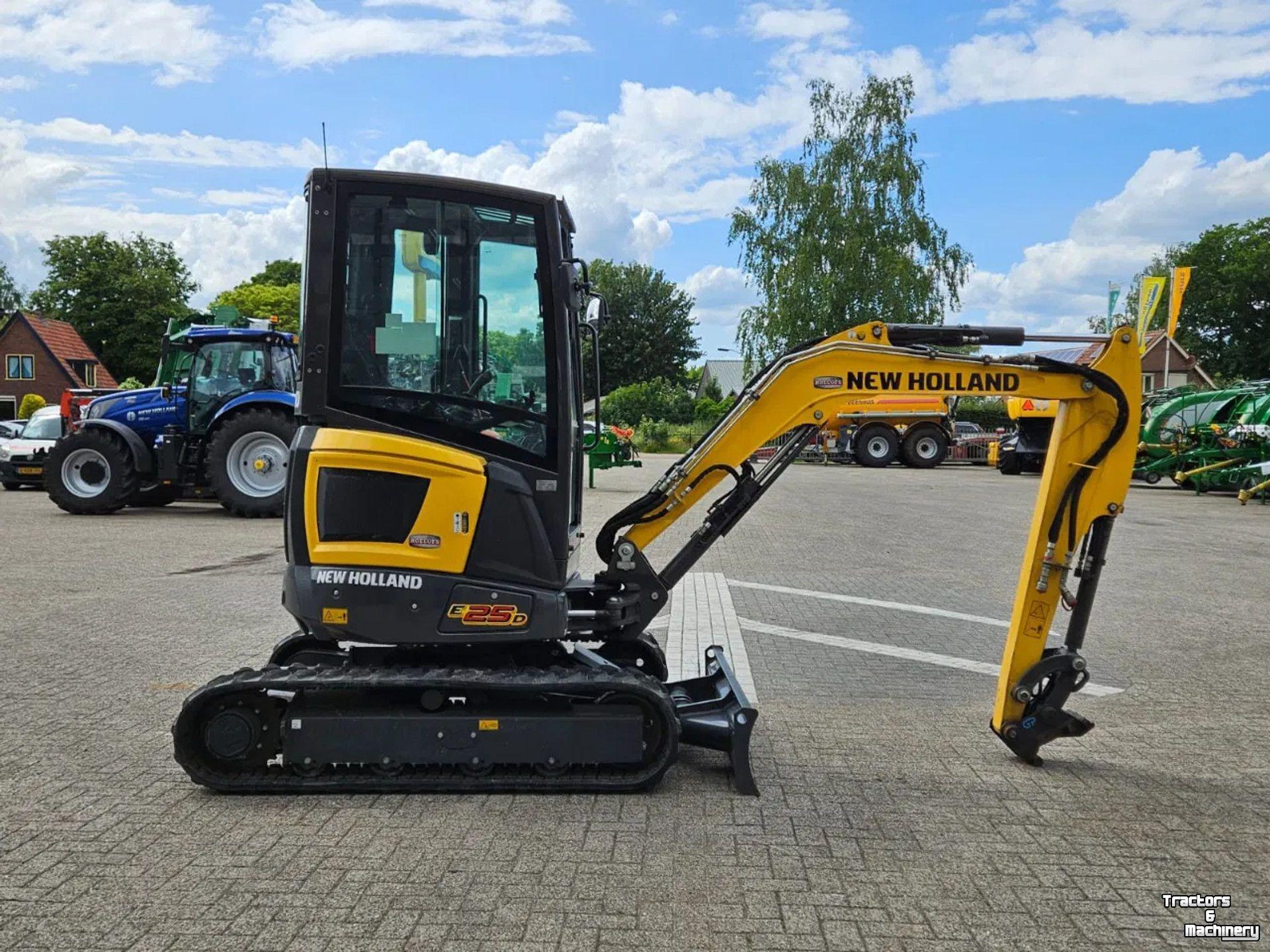 Mini-Excavator New Holland E25D minikraan