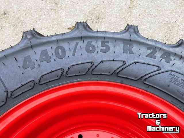 Wheels, Tyres, Rims & Dual spacers Mitas 540/65R34 en 440/65R24