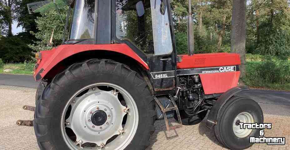 Tractors Case-IH 845 XL 2WD Tractor