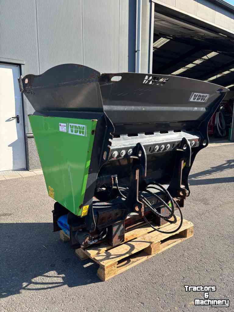 Sawdust spreader for boxes VDW Bedding Master XL 150