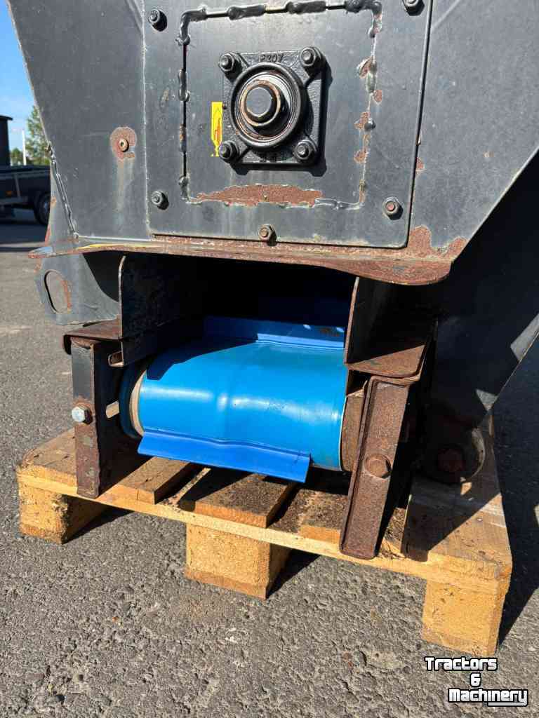 Sawdust spreader for boxes VDW Bedding Master XL 150