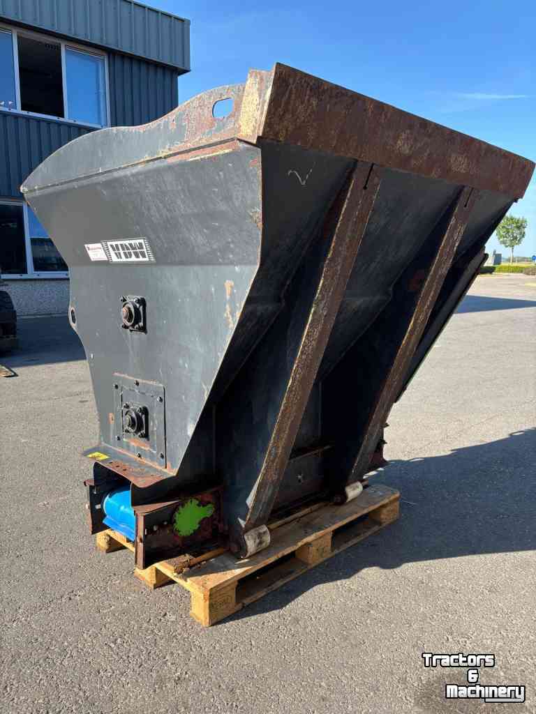 Sawdust spreader for boxes VDW Bedding Master XL 150