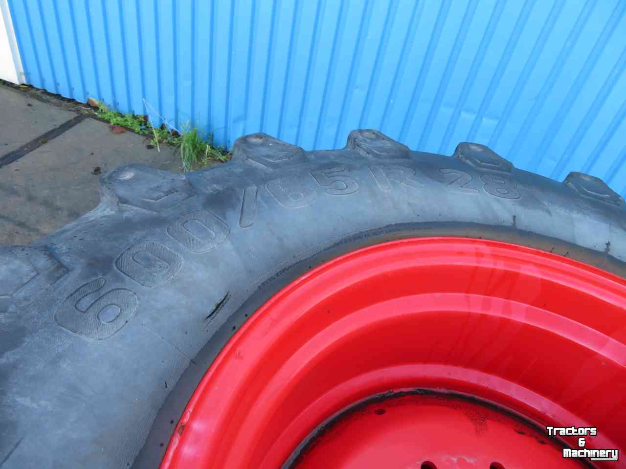 Wheels, Tyres, Rims & Dual spacers Pirelli 600/65R28 op Fendt velgen 10 gaats
