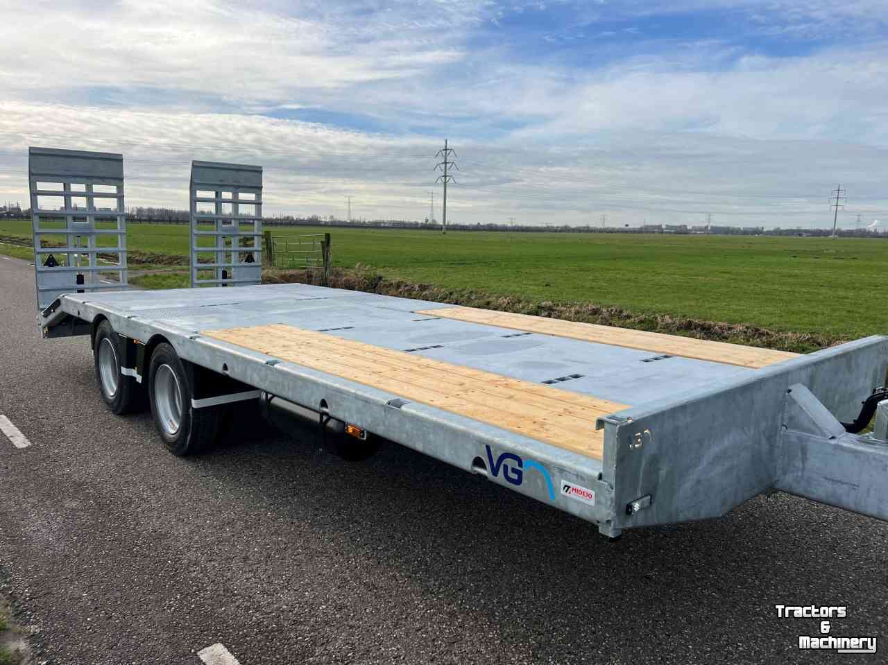 Low loader / Semi trailer VGM Robson 14 oprijwagen oprijkar dieplader machine transporter