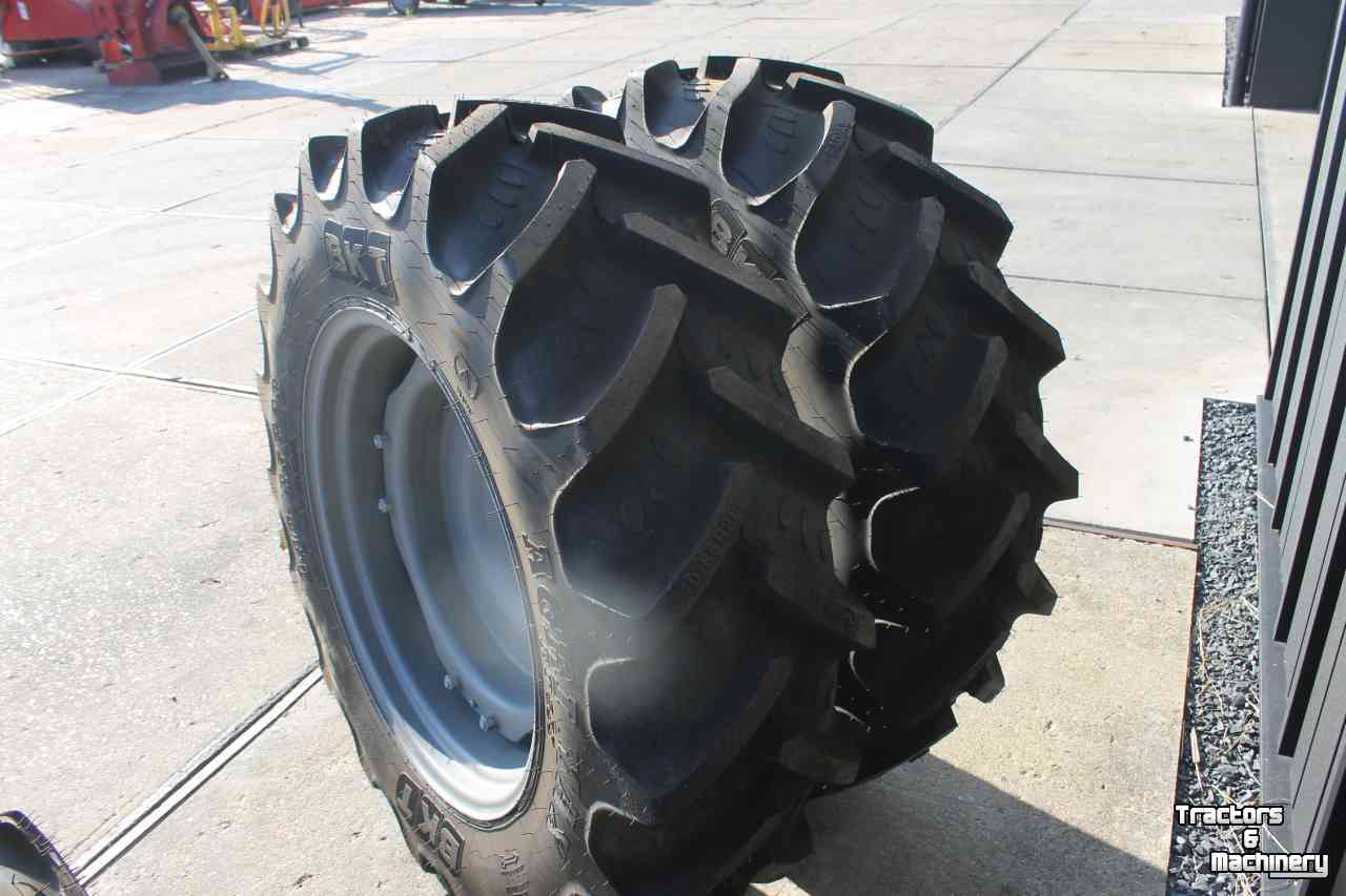 Wheels, Tyres, Rims & Dual spacers BKT 340/85R28 Agrimax RT855 trekkerbanden tractorbanden wielen/velgen