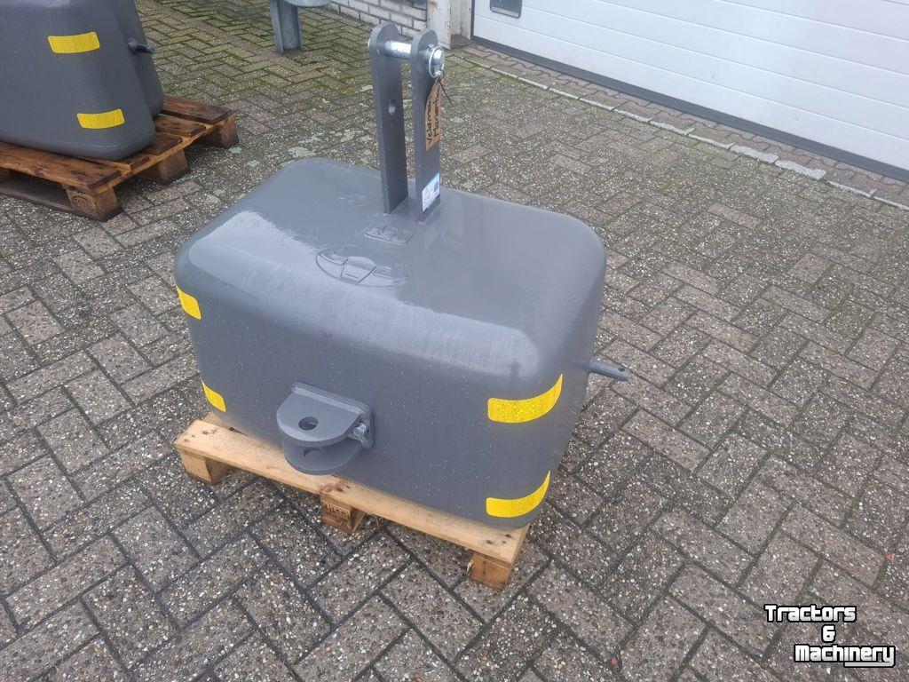 Used parts for tractors  450 KG