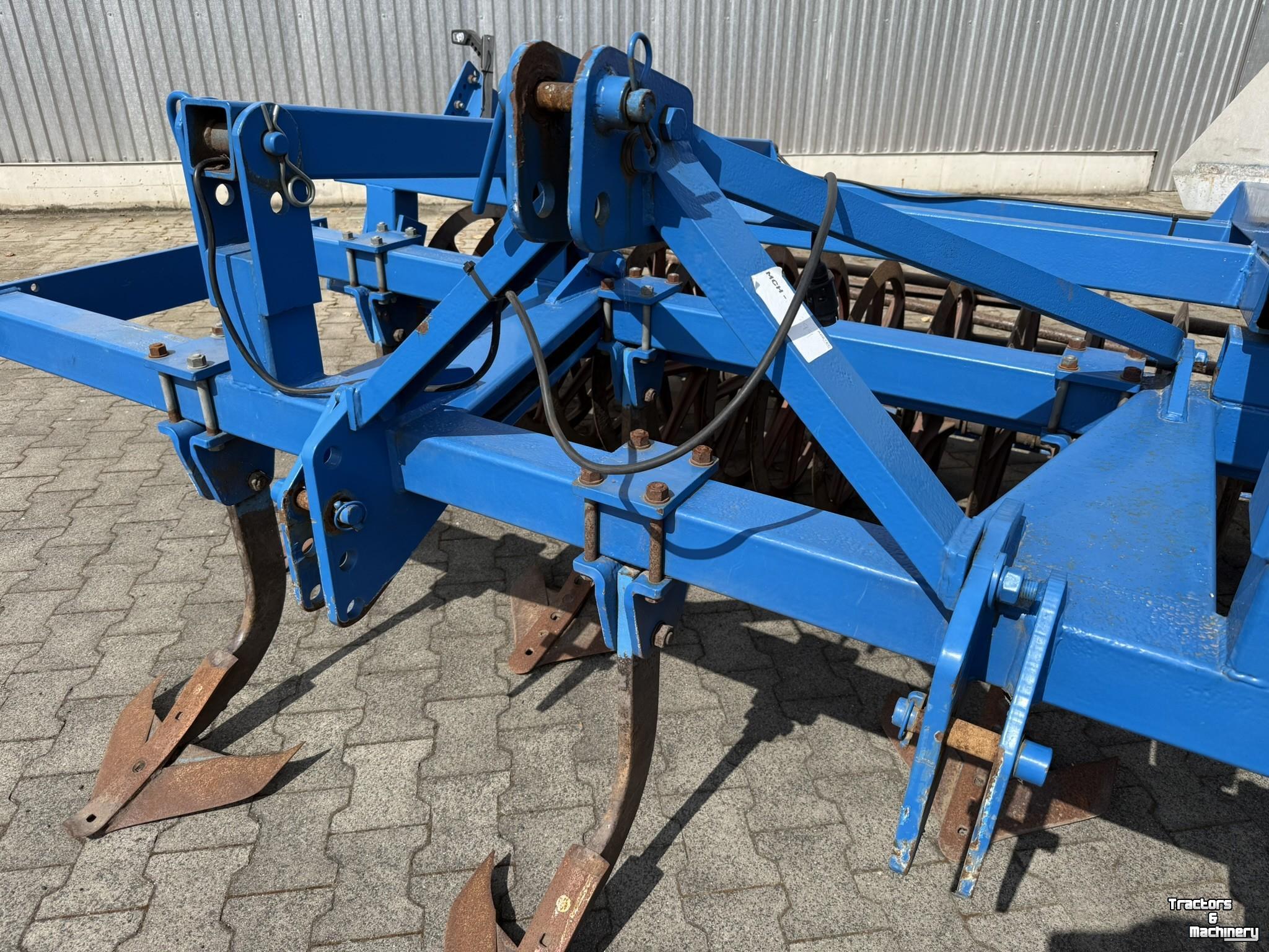 Cultivator  Cultivator met pakkerrol