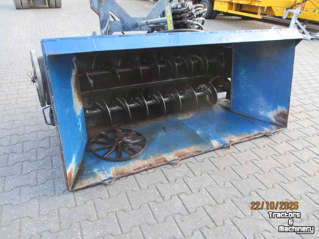 Ration feeder AP VDC2000 met bieten en aardappel mes