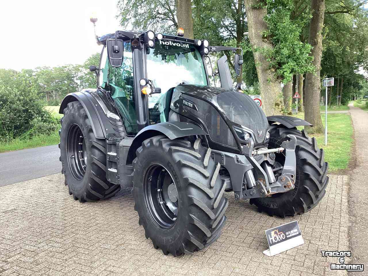 Tractor Valtra N174D