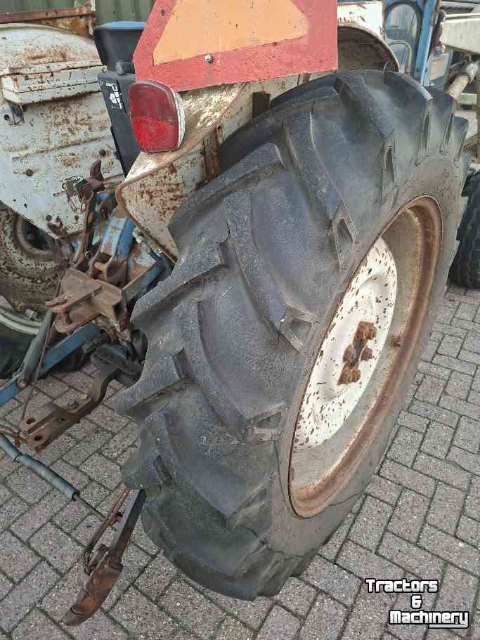 Oldtimers Ford 4000 met voorlader