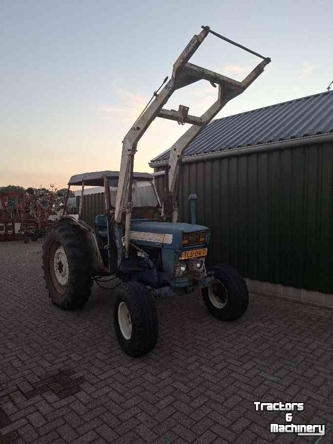 Oldtimers Ford 4000 met voorlader