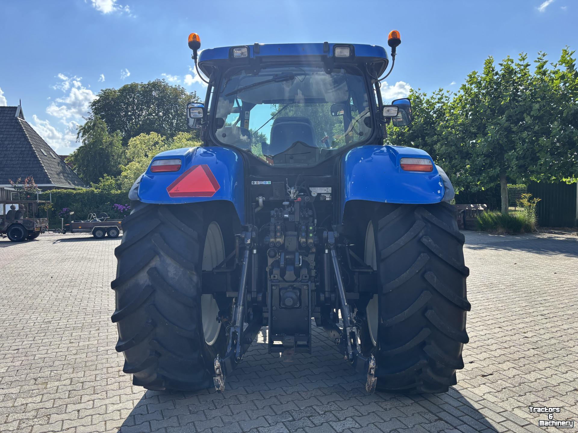 Tractor New Holland T7030 PowerCommand. Fronthef, Vooras vering, 40km.