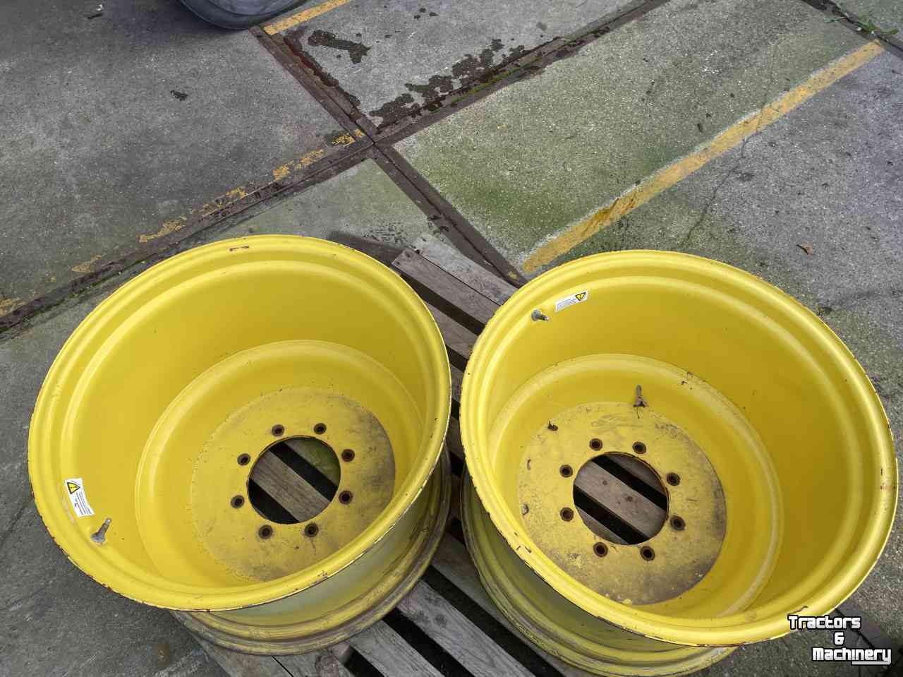 Wheels, Tyres, Rims & Dual spacers John Deere 6.130 R 18X28 2100 spoor