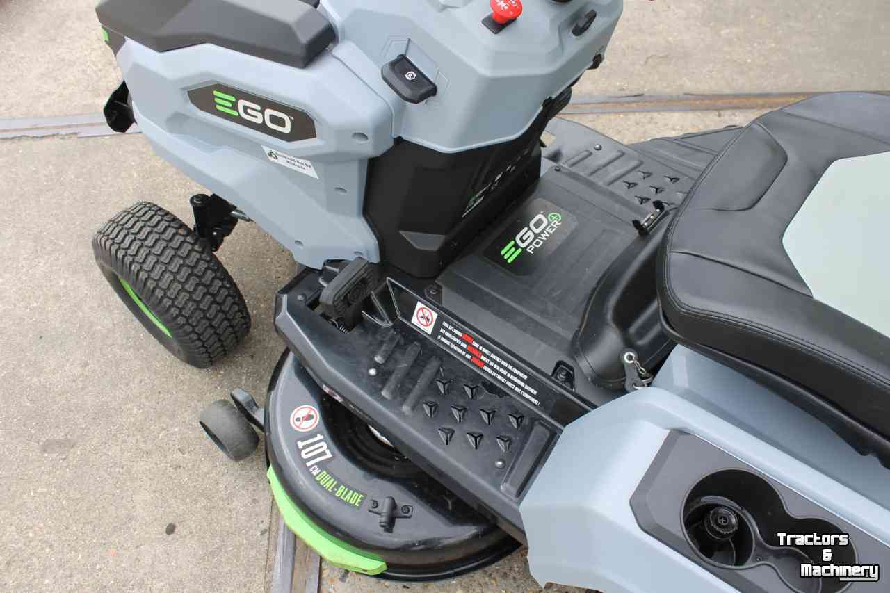 Mower self-propelled EGO TR4200E DEMO (TR4201E) accu zitmaaier 56 volt batterijen maaitrekker grasmaaier gazonmaaitrekker