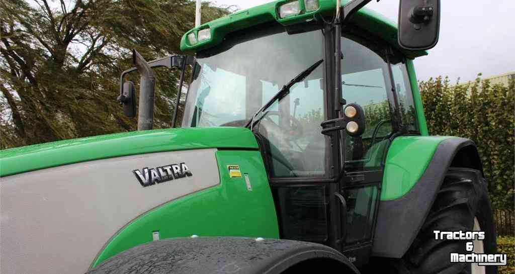 Tractors Valtra T130 Hitech