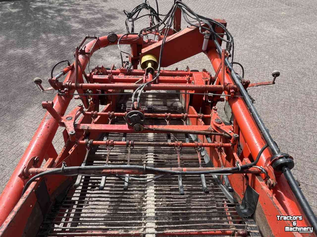 Onion harvester Grimme DL 1500, uienrooier, egelband