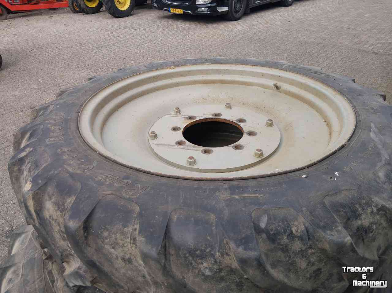 Wheels, Tyres, Rims & Dual spacers Massey Ferguson Cultuur wielen 270/95 R48 270/95 R32