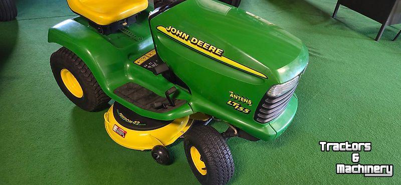 Ride-on mower John Deere LT155